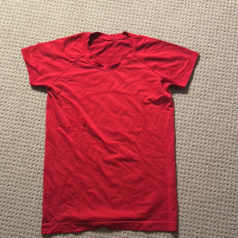 Lululemon Athletica Red Short Sleeve Tee